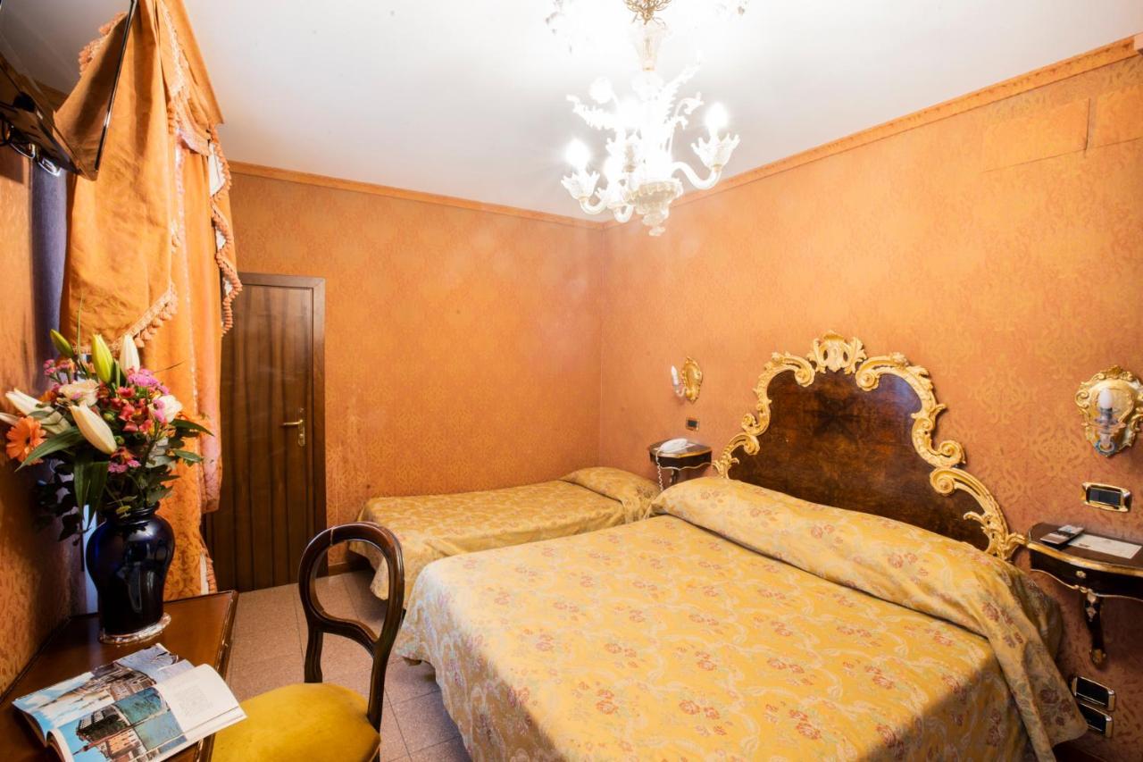 Hotel Ateneo Venesia Bagian luar foto