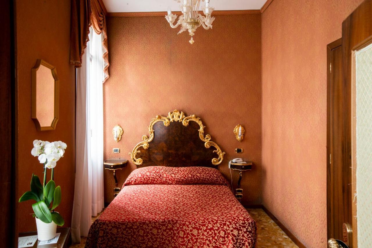 Hotel Ateneo Venesia Bagian luar foto