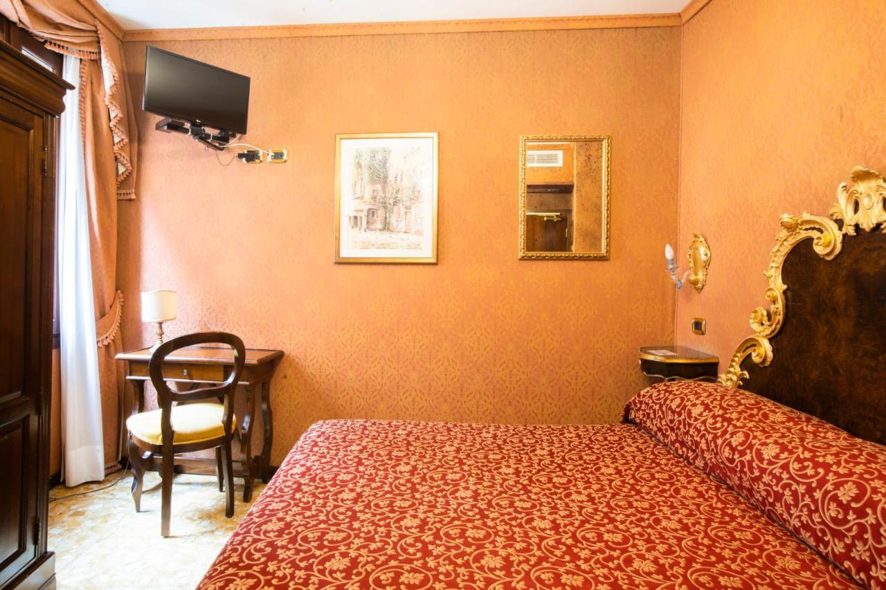 Hotel Ateneo Venesia Bagian luar foto