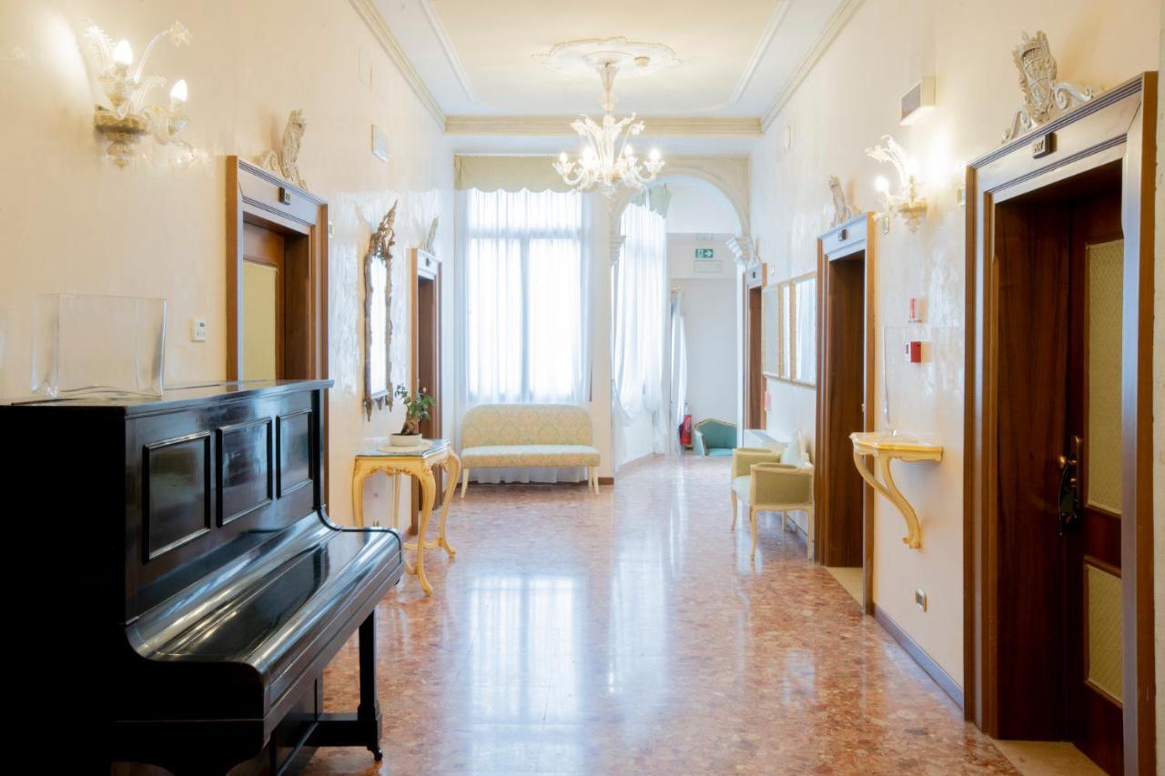 Hotel Ateneo Venesia Bagian luar foto