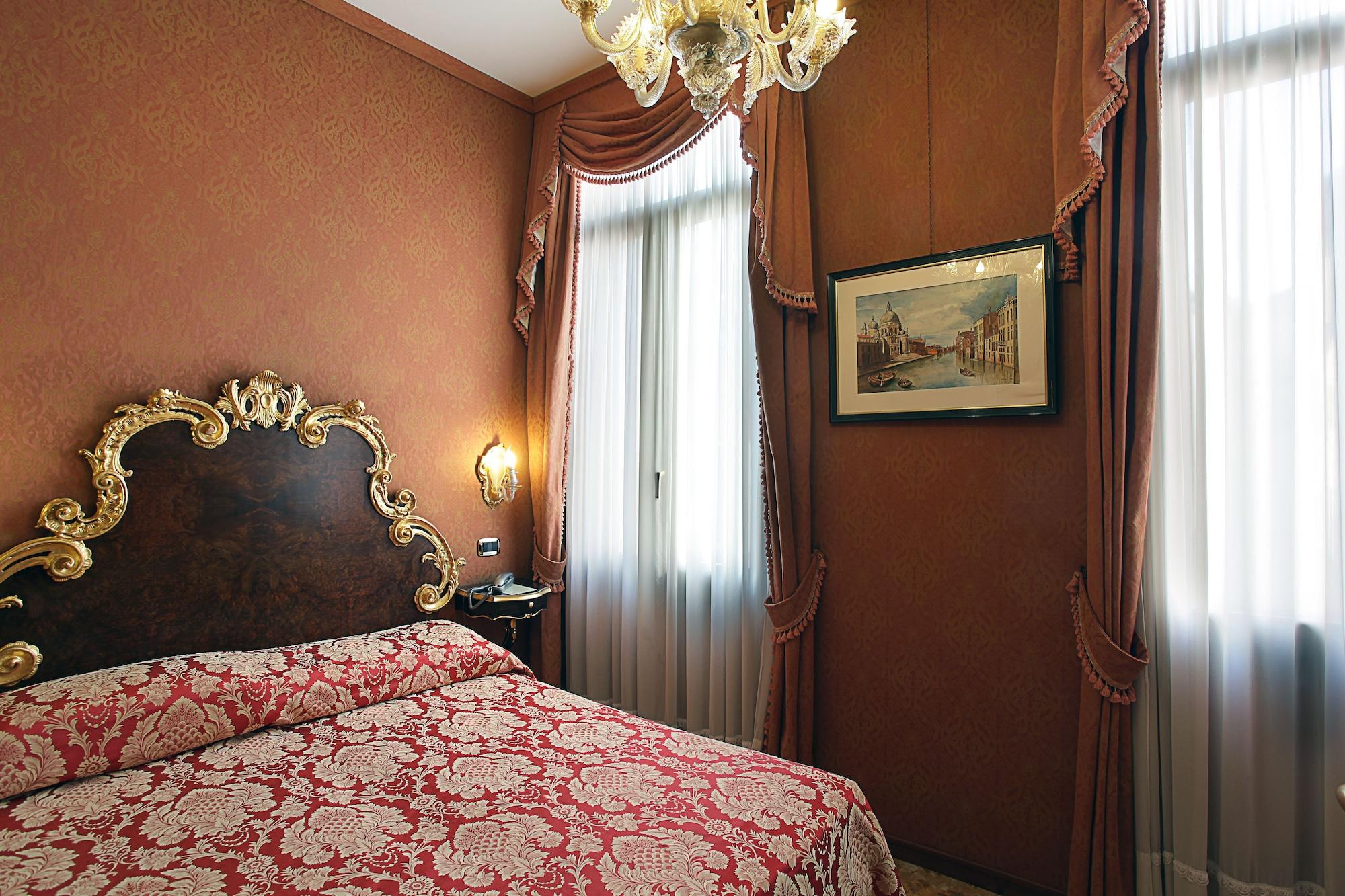 Hotel Ateneo Venesia Bagian luar foto