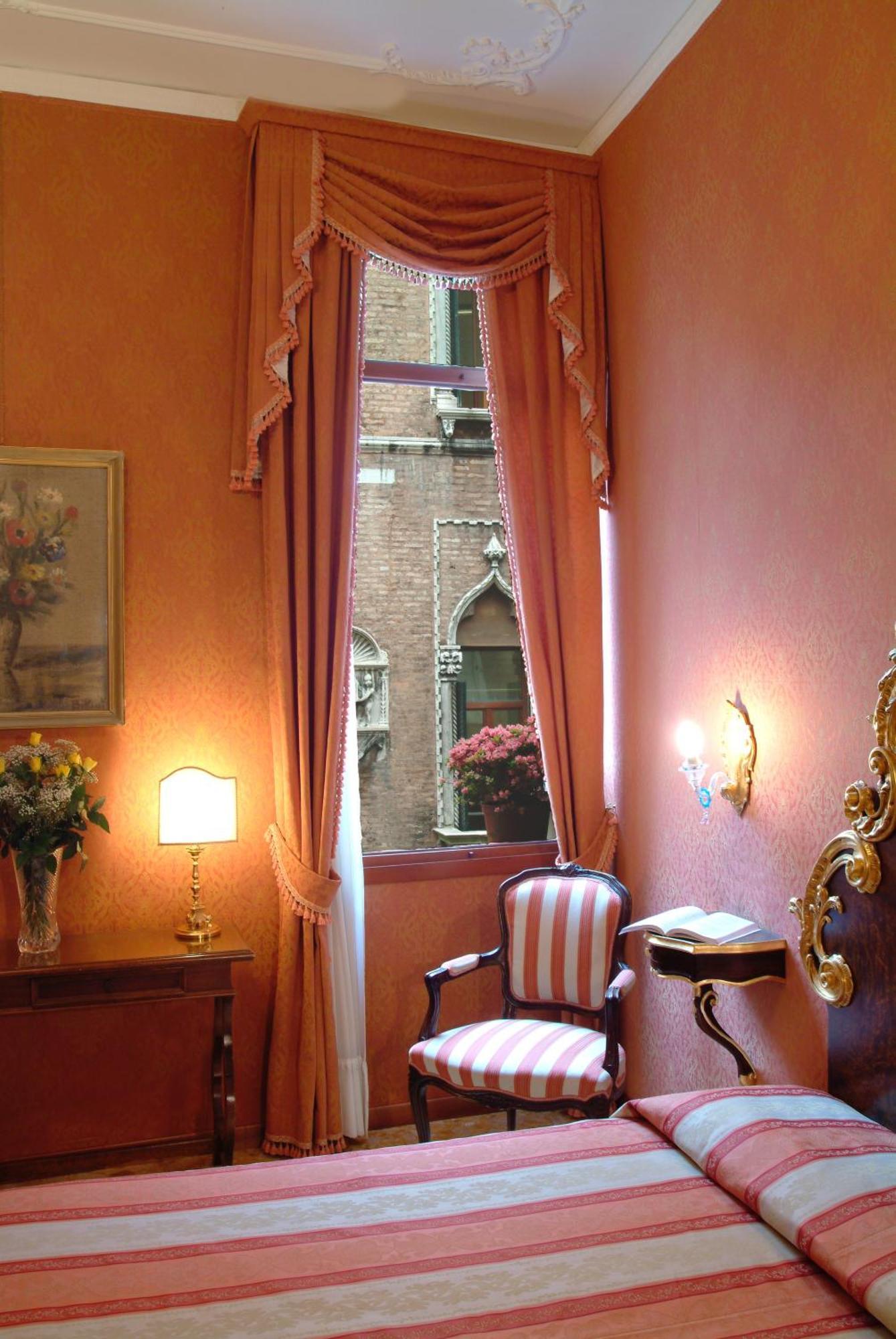Hotel Ateneo Venesia Bagian luar foto